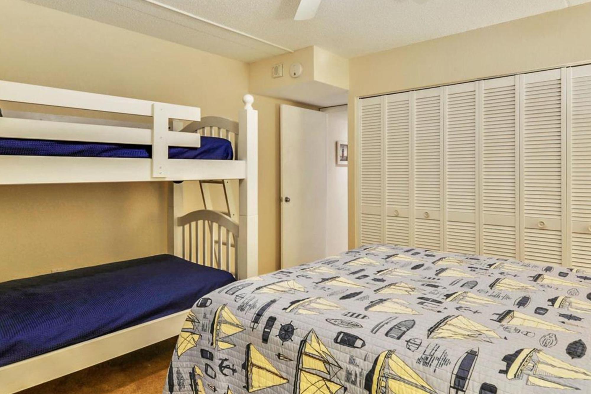 Golden Sands Ocean City Room photo